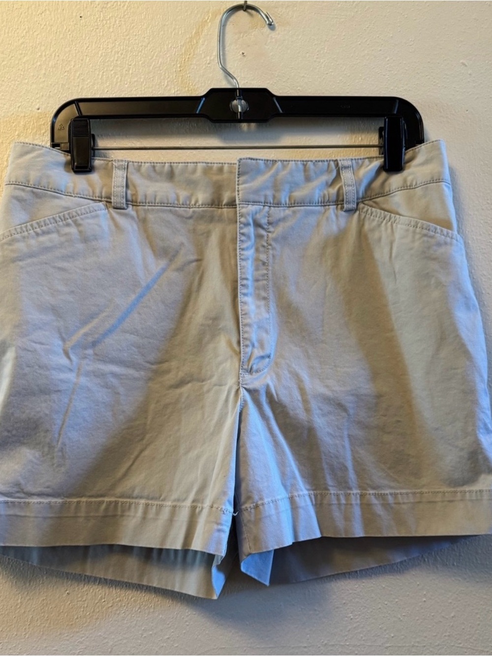 Eddie Bauer Women's Mercer Fit Khaki Chino Shorts Size 12 Tan